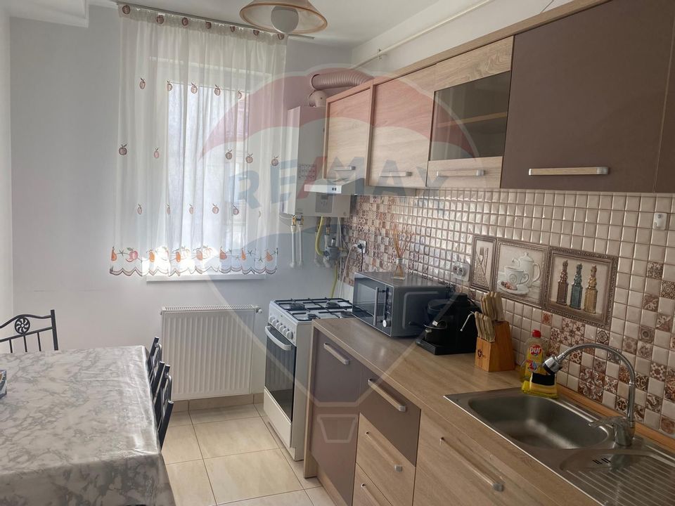 Apartament cu 3 camere de închiriat, loc de parcare