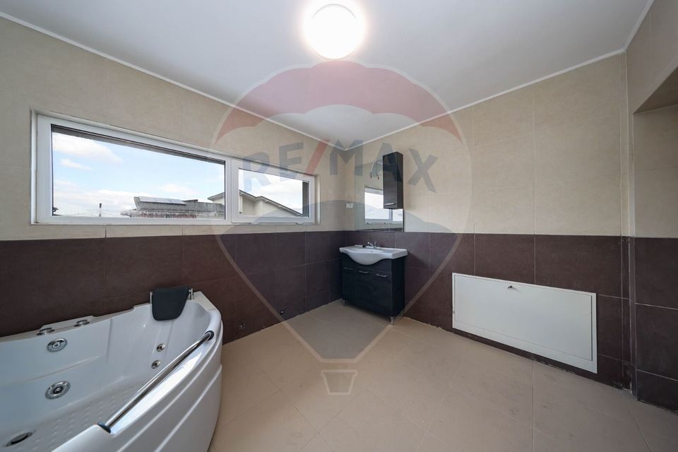 4 room House / Villa for sale