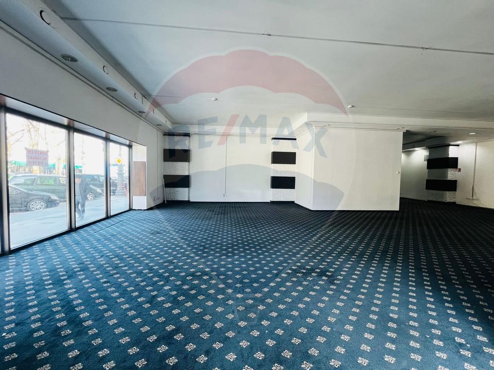 240sq.m Commercial Space for rent, Ultracentral area