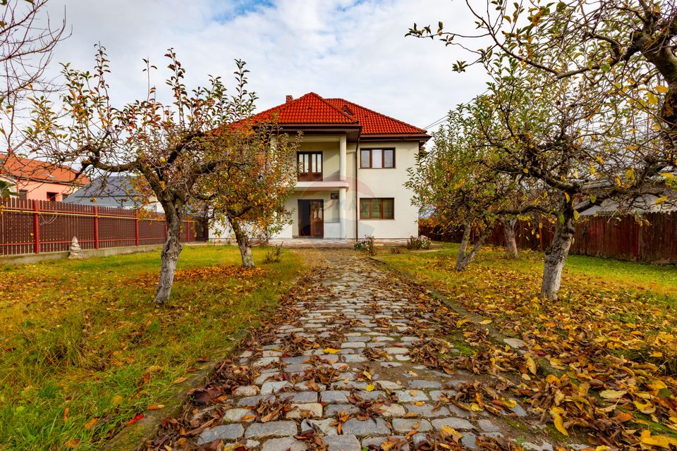 Casă/Vilă cu 6 camere de vânzare în Măgura