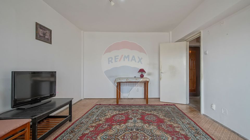 REZERVAT | Garsonieră decomandată | Zona Tractorul | De renovat