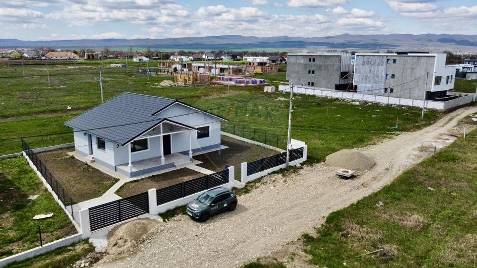 Casă / Vilă cu 3 camere de vânzare în zona Vest