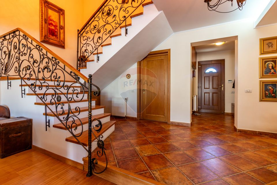 Casă / Vilă in Corbeanca, pe strada Laguna Albastra, langa lac