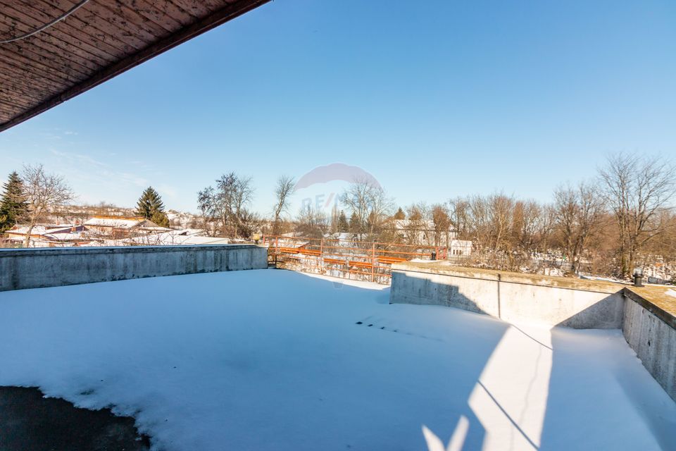 Casă / Vilă cu 4 camere de vânzare în zona Giulesti Sarbi