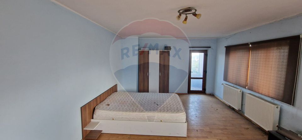 Vilă S+P+1E+M cu 7 camere de vânzare în TG. OCNA