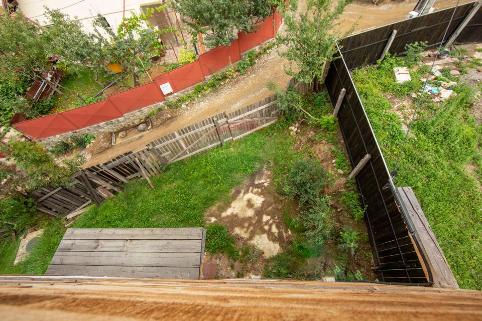 Duplex spațios – oportunitate pentru dezvoltatori sau două familii