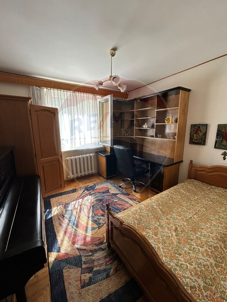 Apartament cu 3 camere de închiriat - CATEDRALĂ