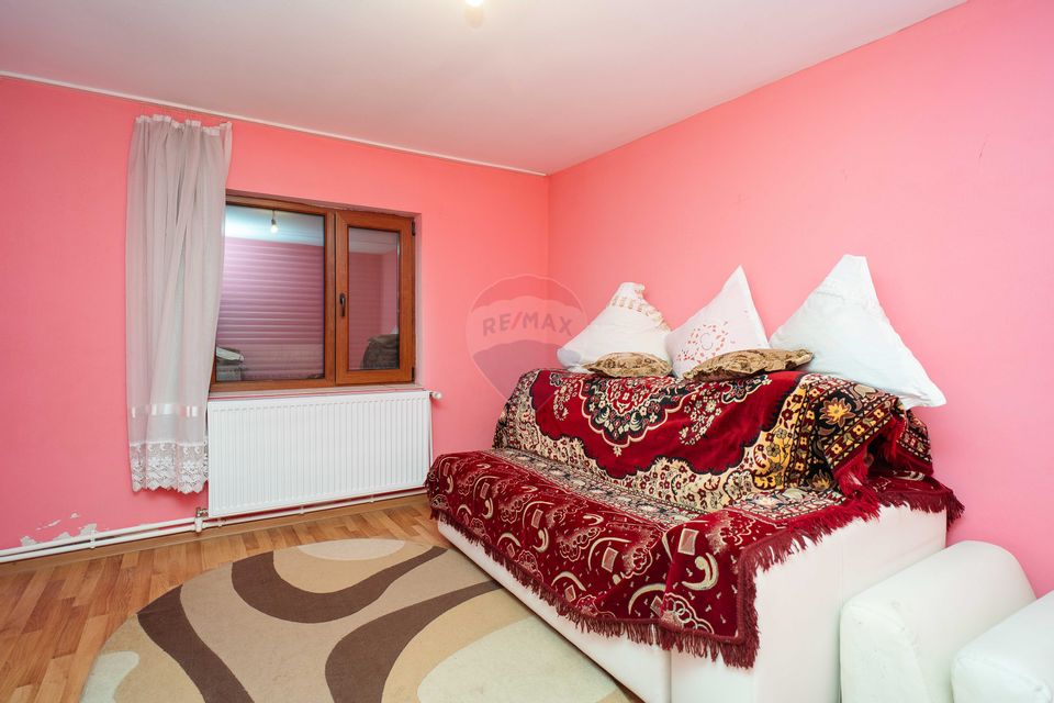 Casă de Vânzare, 3 Camere, 1577mp Teren la E58 - Lețcani, Iași