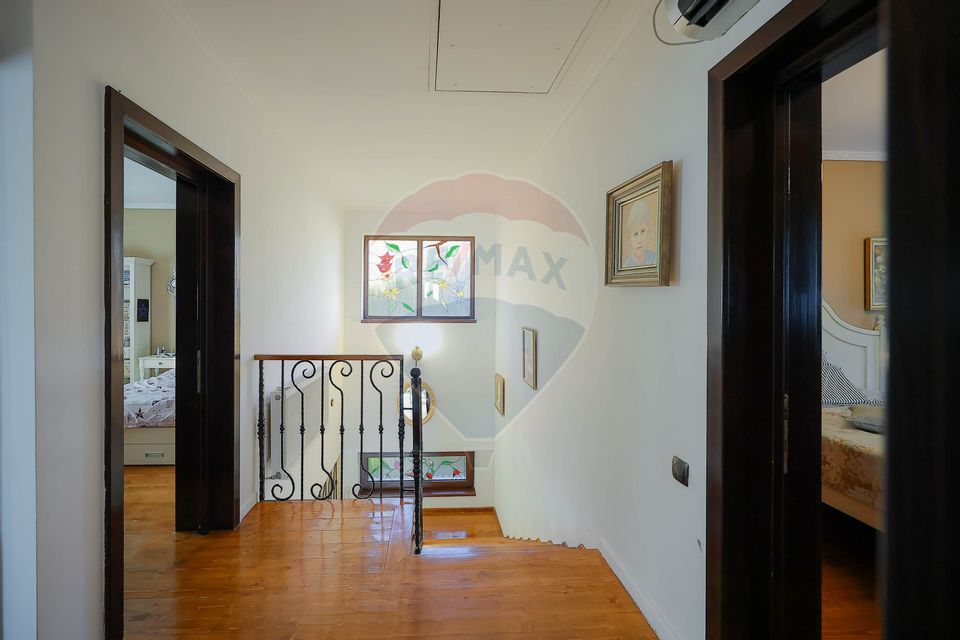 Casă / Vilă cu 5 camere de vânzare în zona Dealuri Oradea