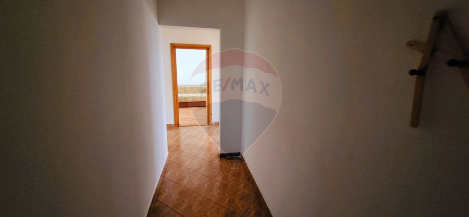 Apartament cu 3 camere de vânzare în zona Darmanesti