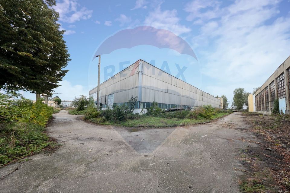 Hala 2.700 mp + birouri 800 mp + teren 1.400 mp AEROPORT BRASOV