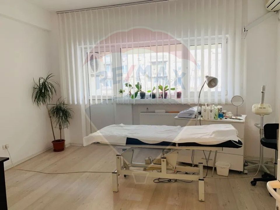 Inchiriez Apartament 4 camere in Piata Romana