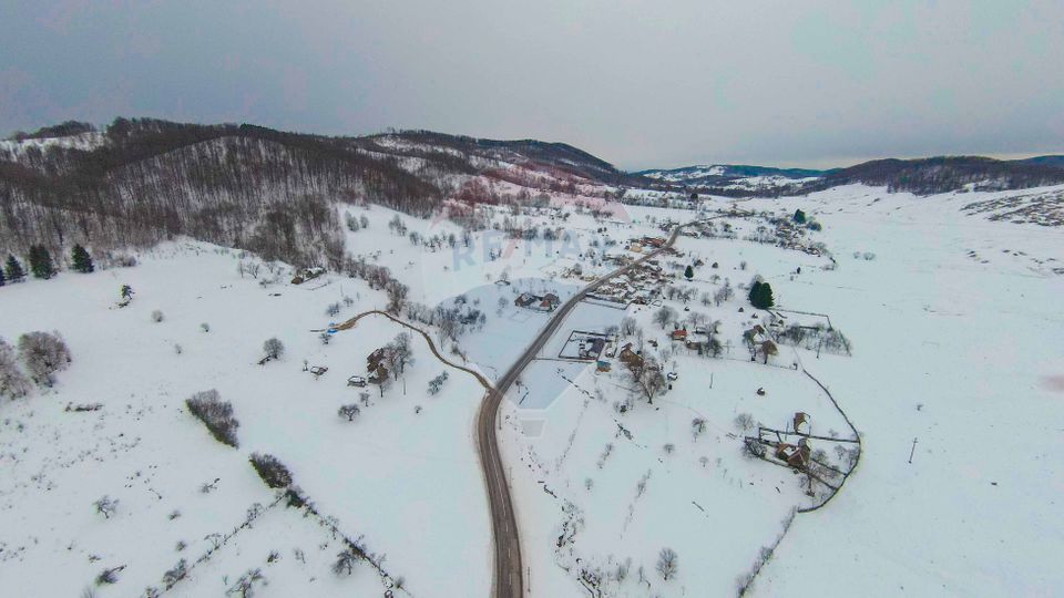 Casă cu 4 camere din cărămidă, de vânzare în zona Bratca-Damiș