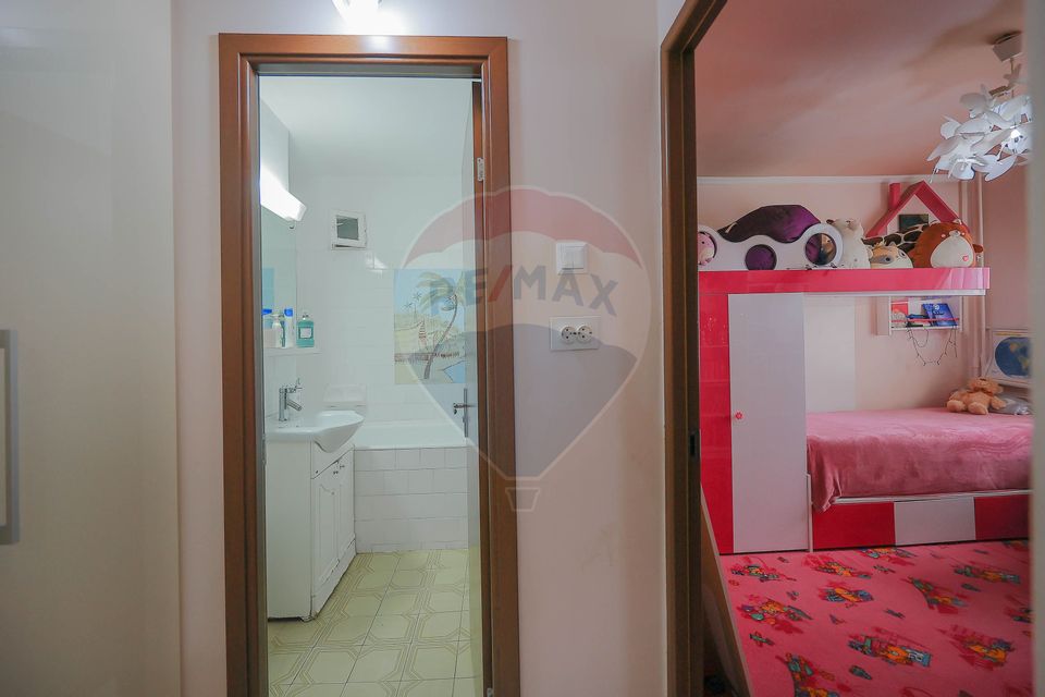 Apartament cu 3 camere de vânzare în zona Dacia