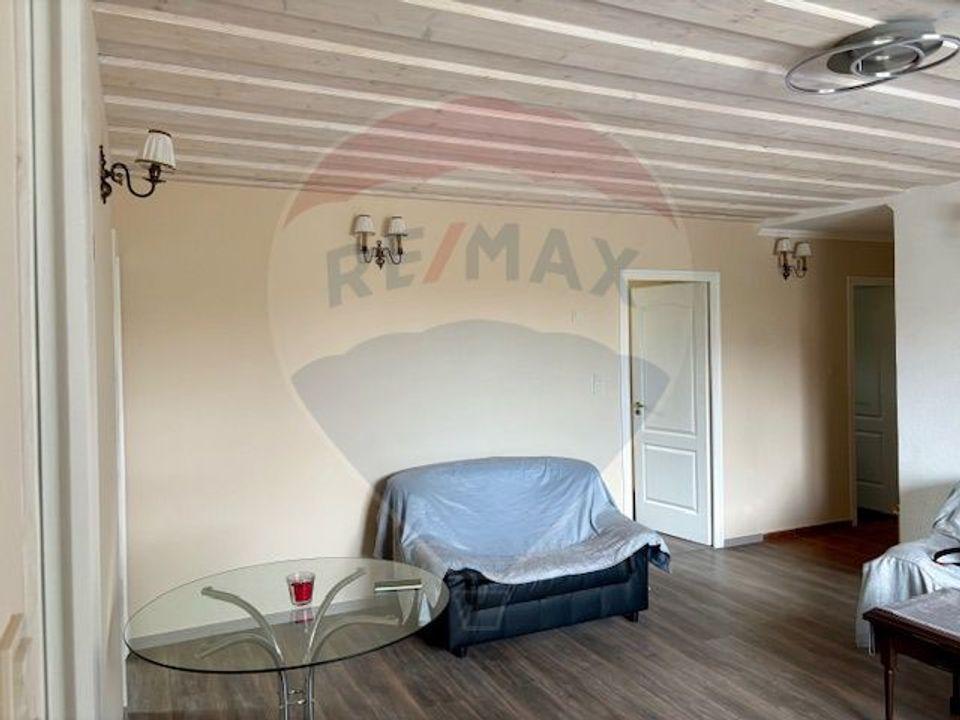 Casă / Vilă cu 4 camere de vânzare