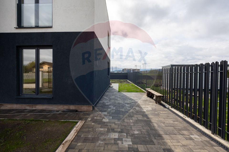 Vila moderna cu 4 camere,  P+E - teren 501 mp