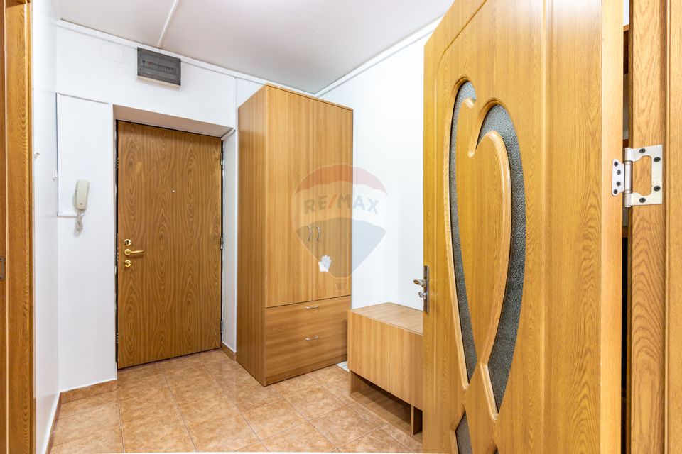 Apartament cu 2 camere de vânzare în zona Tei