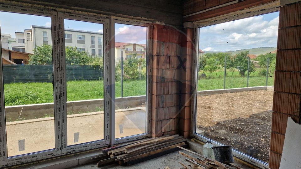 Casă / Vilă cu 4 camere de vânzare