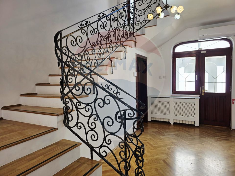 Vilă reprezentativa pentru activitati comerciale | 8 camere | D+P+1+M