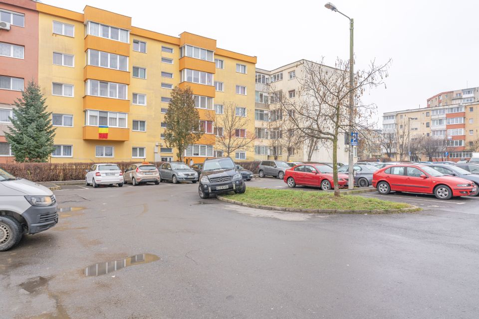 Apartament cu 3 camere - cartierul Tractorul | zona Cerna