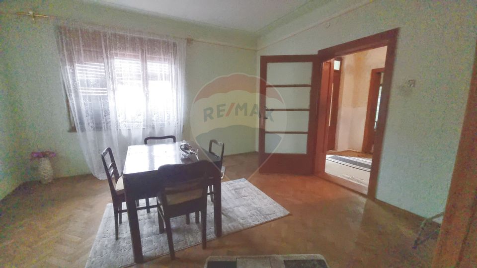 6 room House / Villa for sale, Est area