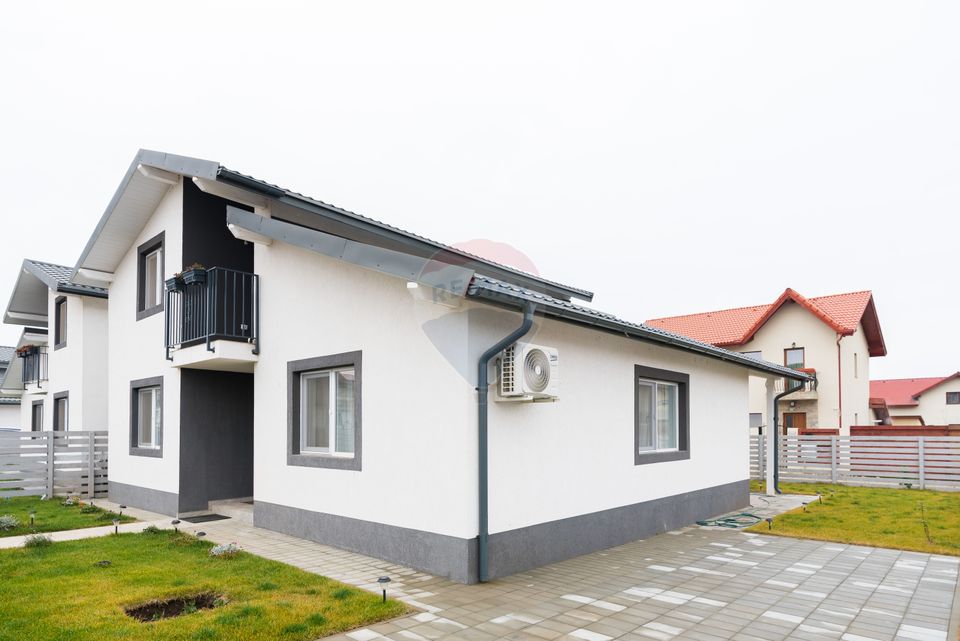 4 room House / Villa for sale, Exterior Est area