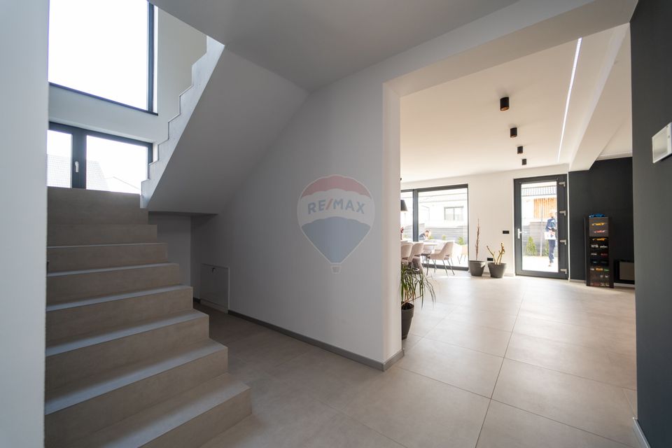 Smart Home de Vânzare în Sânpetru, Brașov – Construcție Premium