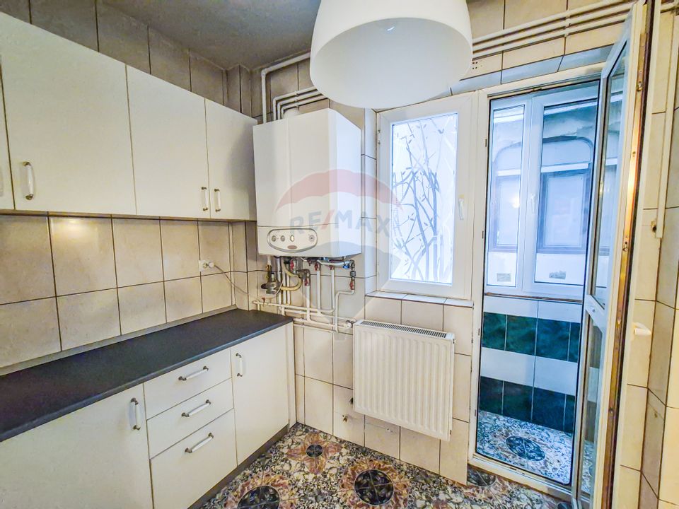 Apartament cu 4 camere de inchiriat, situat in zona Armenesca