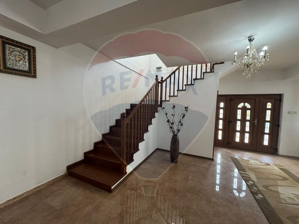 6 room House / Villa for sale