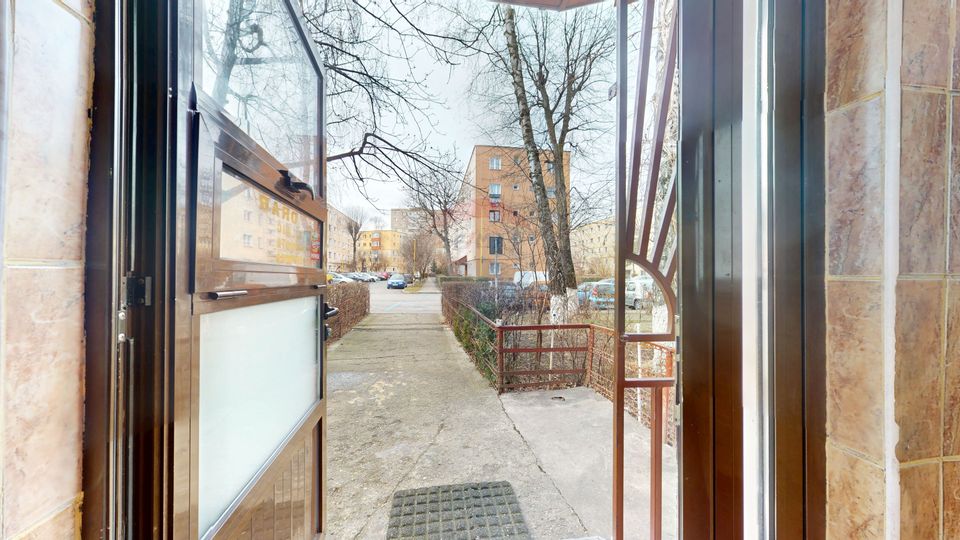 18sq.m Commercial Space for rent, Florilor area