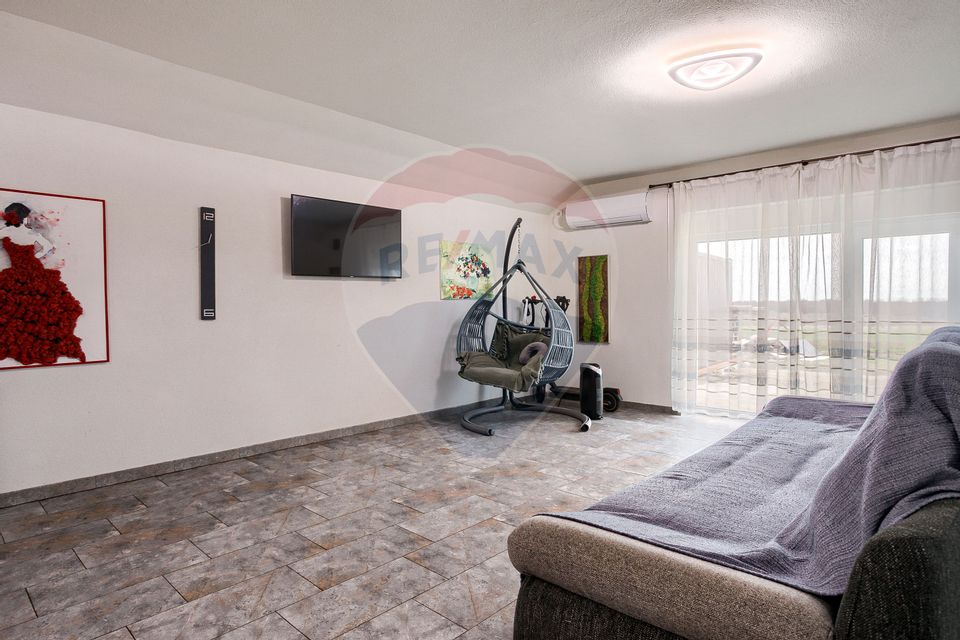 Casă renovată modern cu 3 camere de vânzare Frumușeni Arad