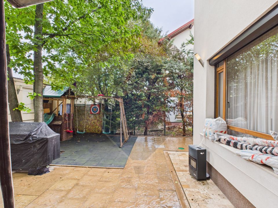 Vilă luminoasa cu 5 camere si garaj, in ansamblu inchis - zona Pipera