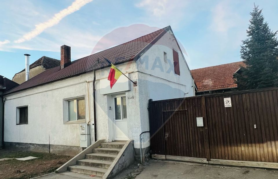 246sq.m Commercial Space for sale