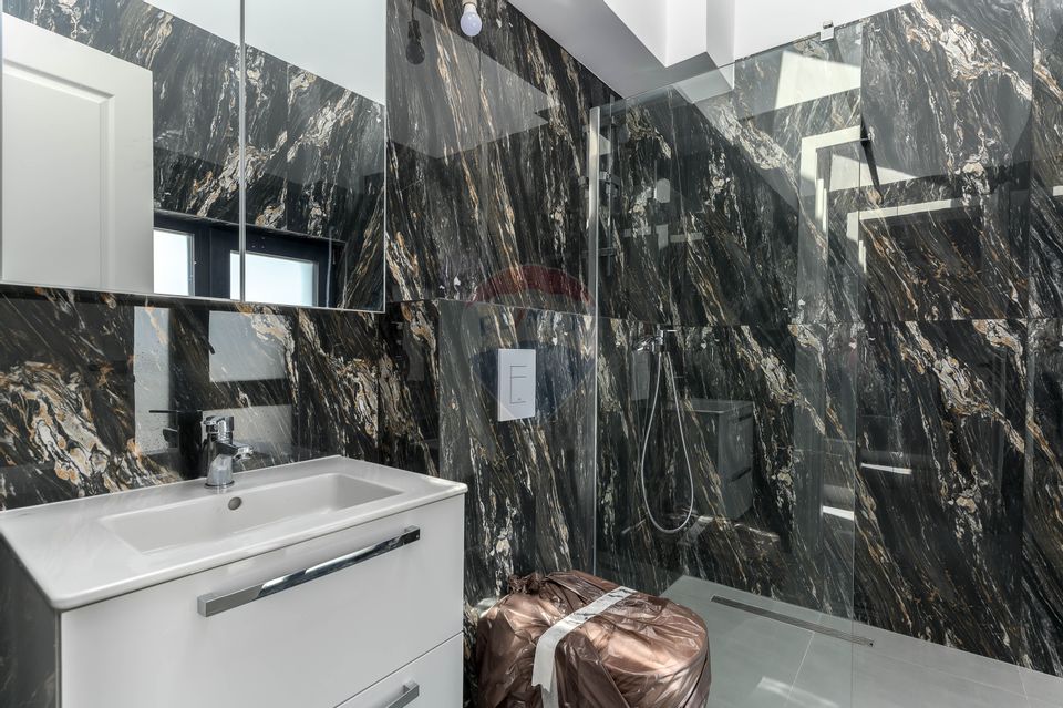 Vânzare Vilă cu 5 camere, curte si parcare de vânzare in TUNARI