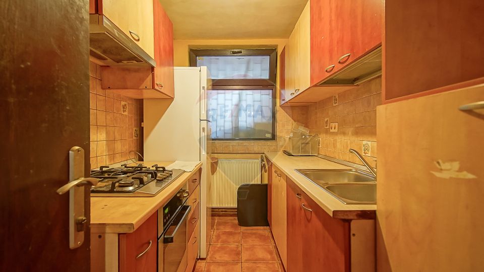 Casă / Vilă cu 12 camere de vânzare în zona Astra