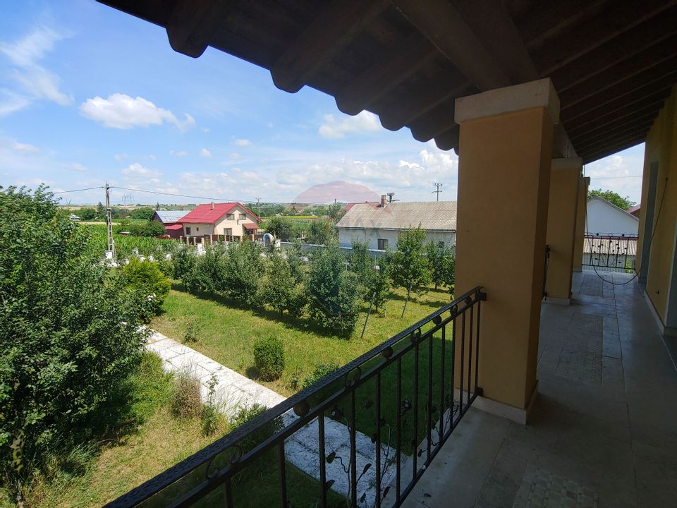 Casă / Vilă de lux cu 5 camere de vânzare în Vadu Moldovei, Suceava