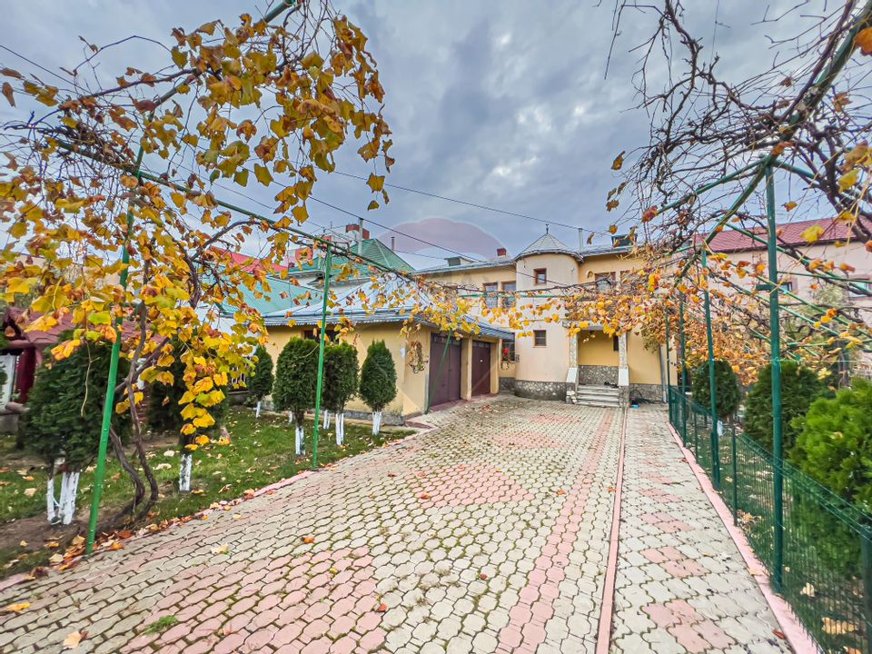 7 room House / Villa for sale, Obcini area