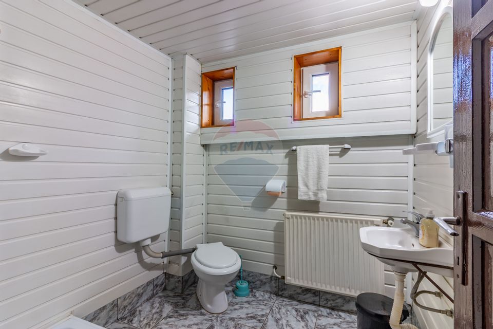 Vilă/Pensiune de vânzare în Sinaia – 450 mp, lângă Castelul Peleș