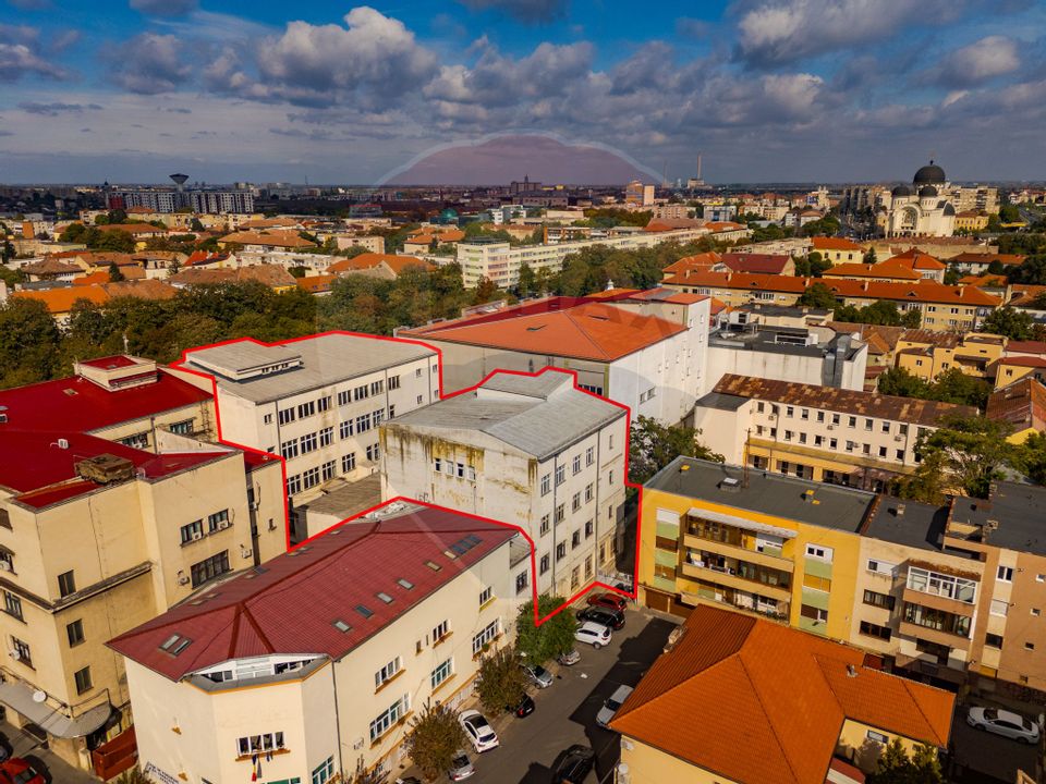 Cladire unica cu destinatii multiple de vanzare Ultracentral Arad