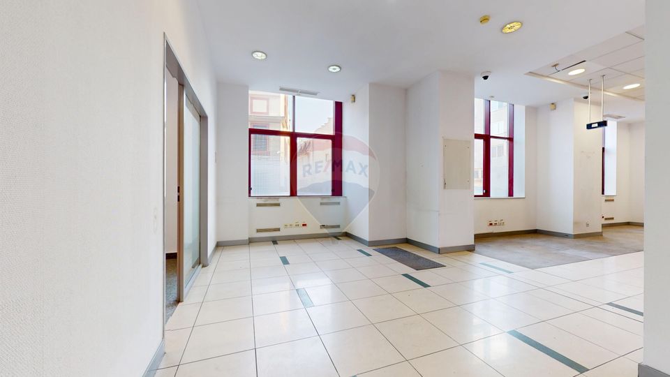 250sq.m Commercial Space for rent, Ultracentral area