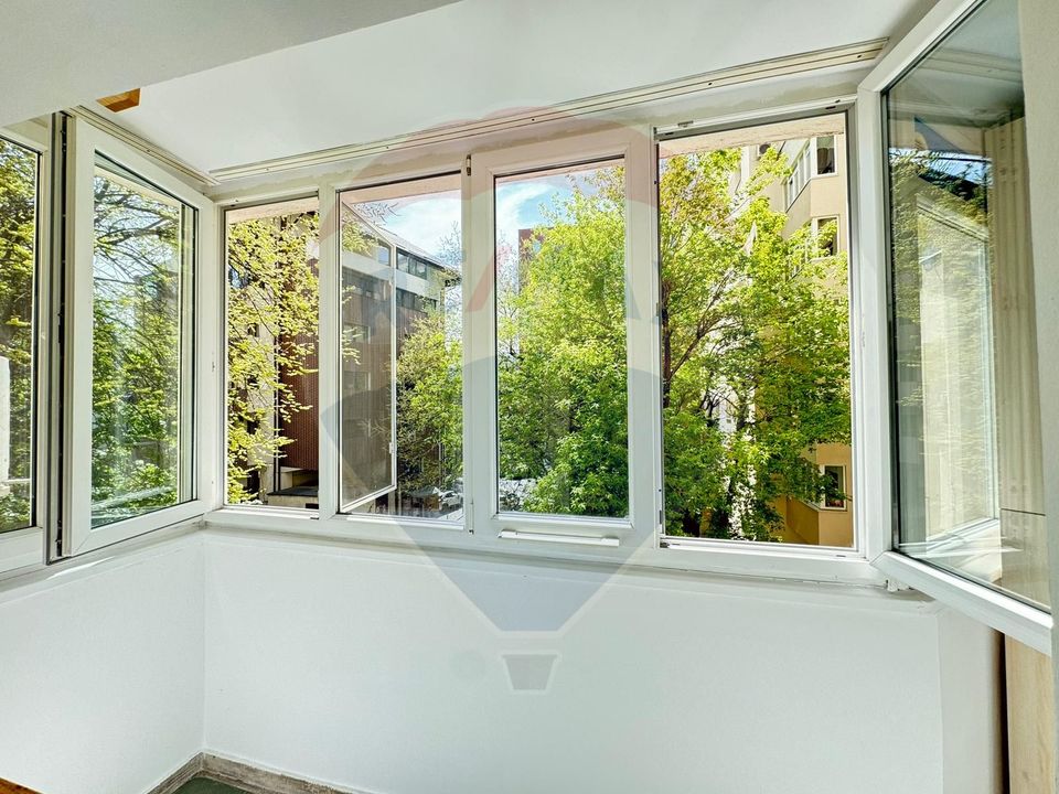 Garsoniera de inchiriat, Stefan cel Mare