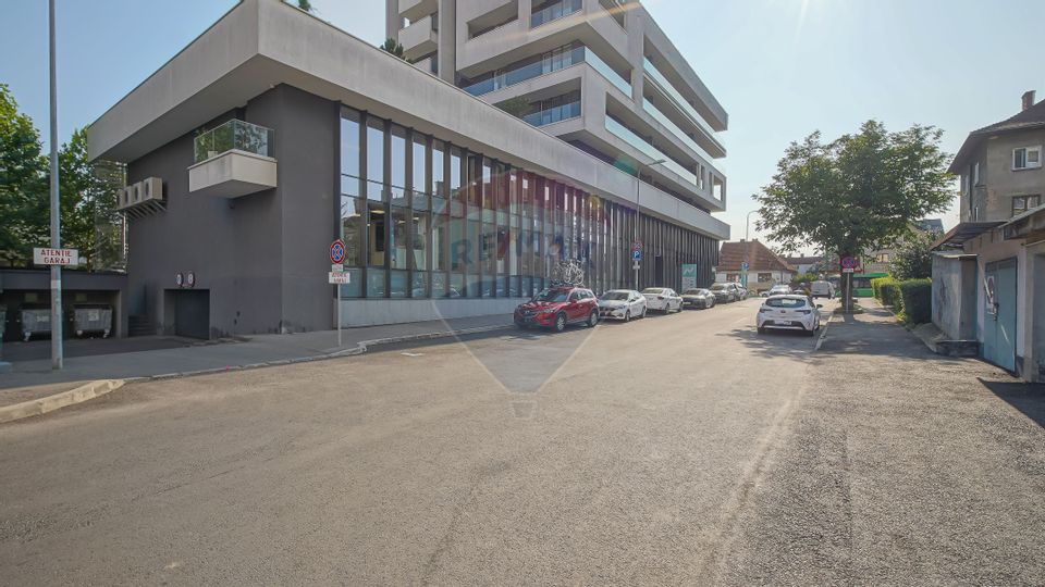 Birou “la cheie” de închiriat, complet mobilat și utilat – Brașov