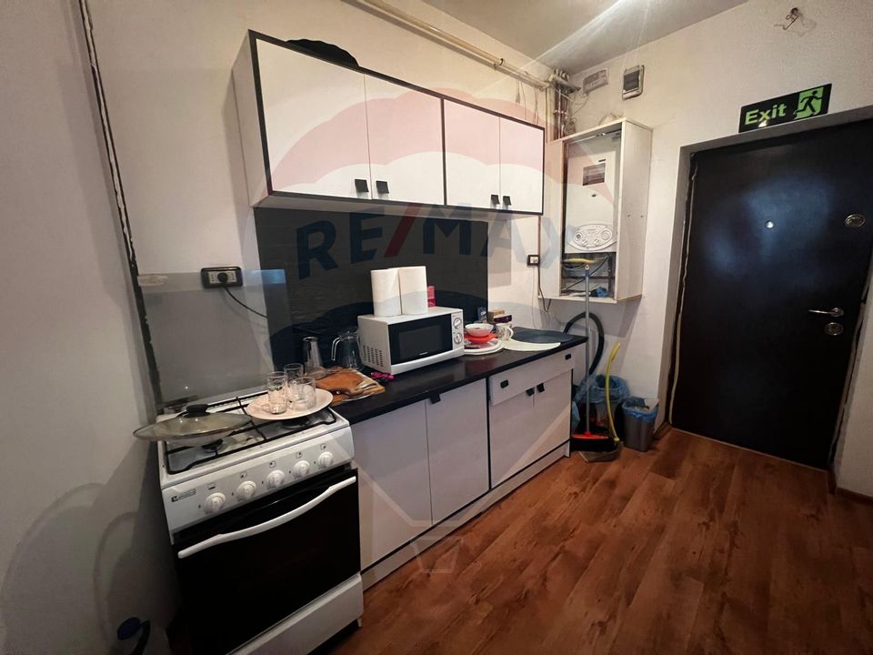 Casă pe doua nivele 3 camere zona Intim