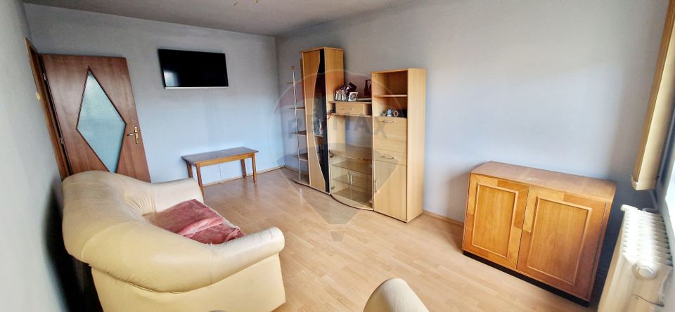 Apartament cu 3 camere de închiriat în zona Aurel Vlaicu