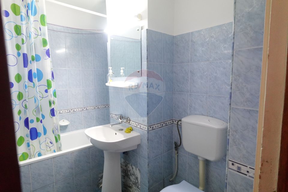 Apartament cu 3 camere de închiriat - Central