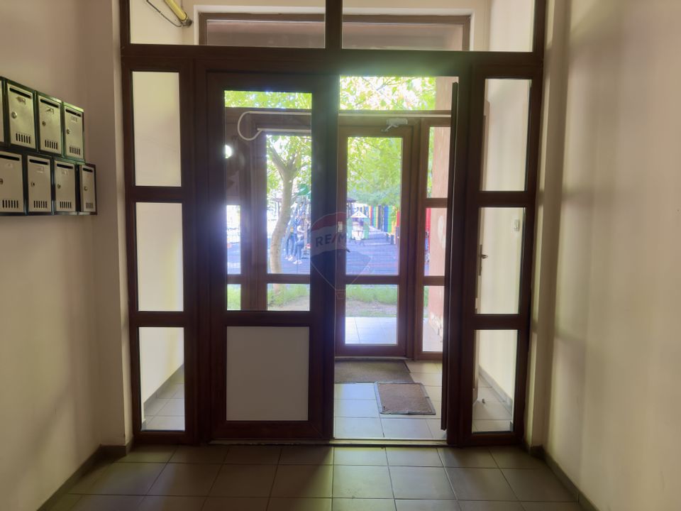 Apartament cu 3 camere de vânzare, etaj 2, zona Sud