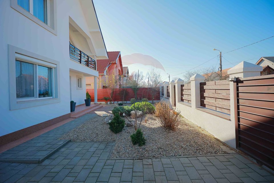 Casă cu 5 camere de vânzare în zona Episcopia Bihorului