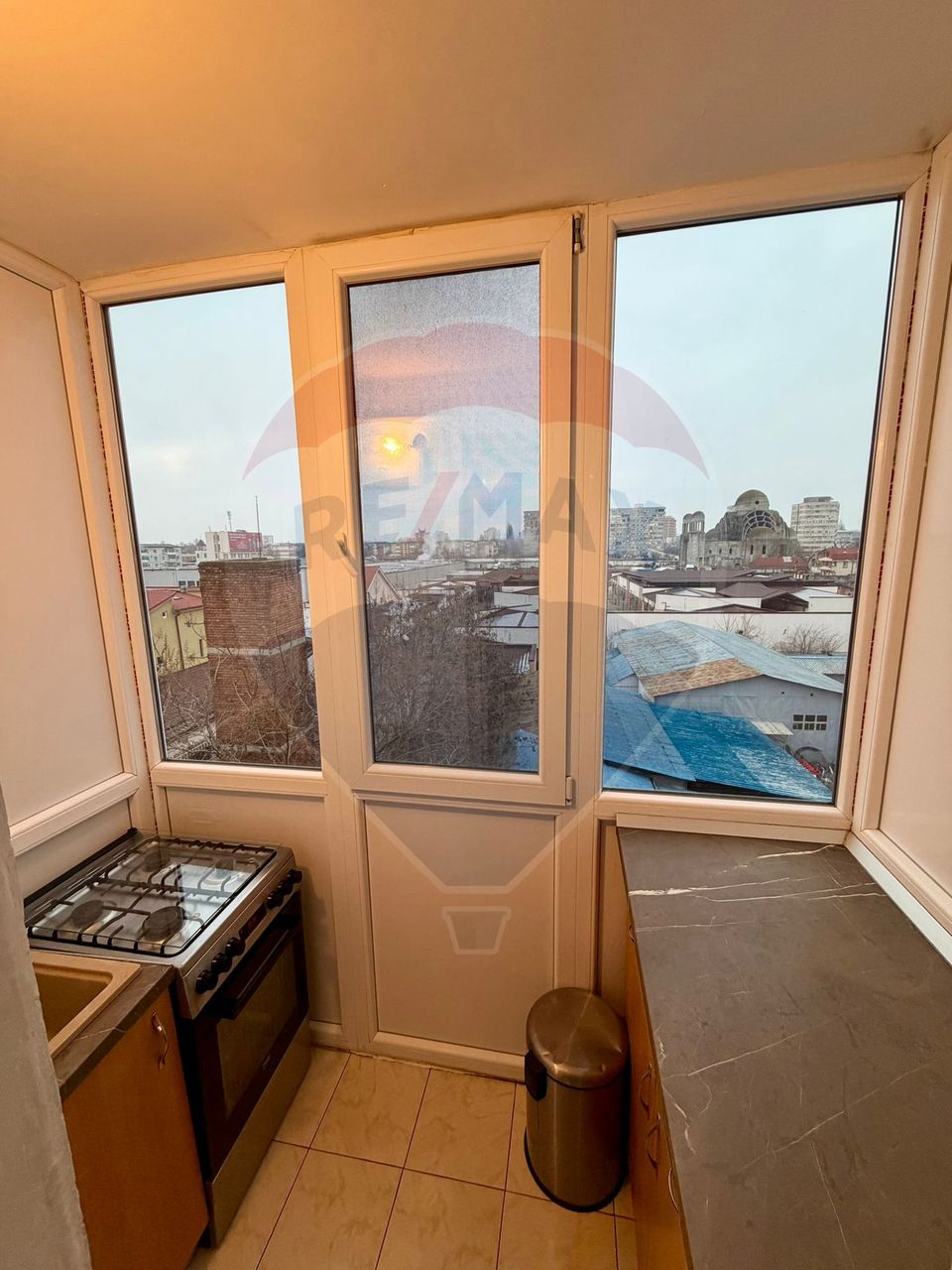 Apartament cu 3 camere de vânzare în zona Craiovita Noua