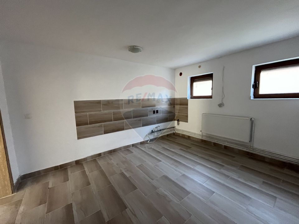 Casă cu 6 camere de vânzare în Pitești