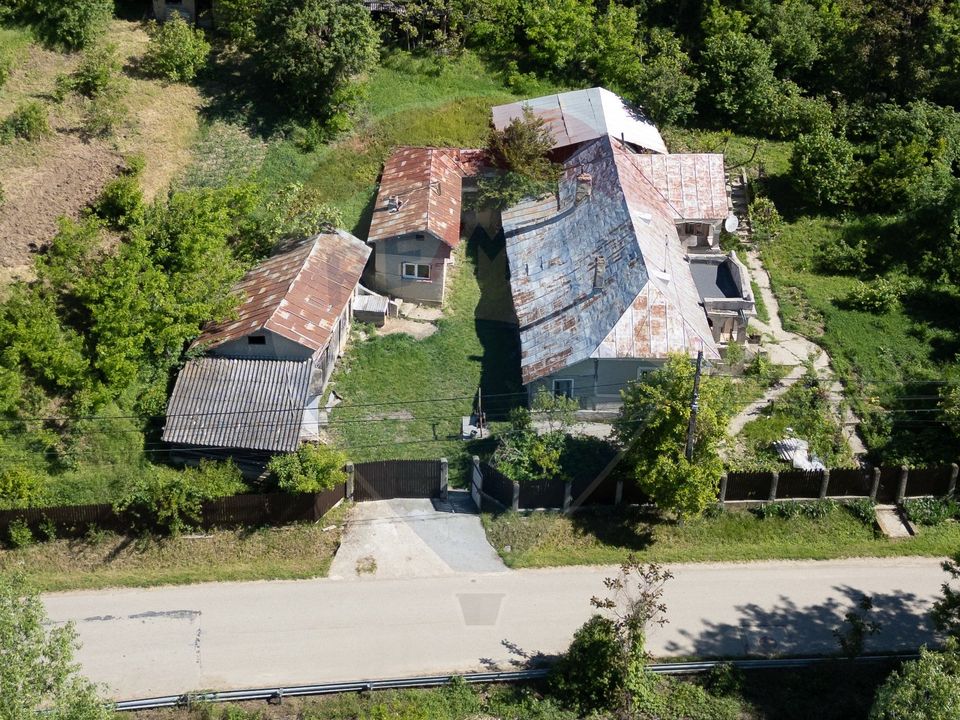 Casă taraneasca de vanzare- PARAVA-BACAU